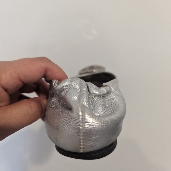 Tory Burch silver leather flats sz 6/36 - Picture 6 of 8